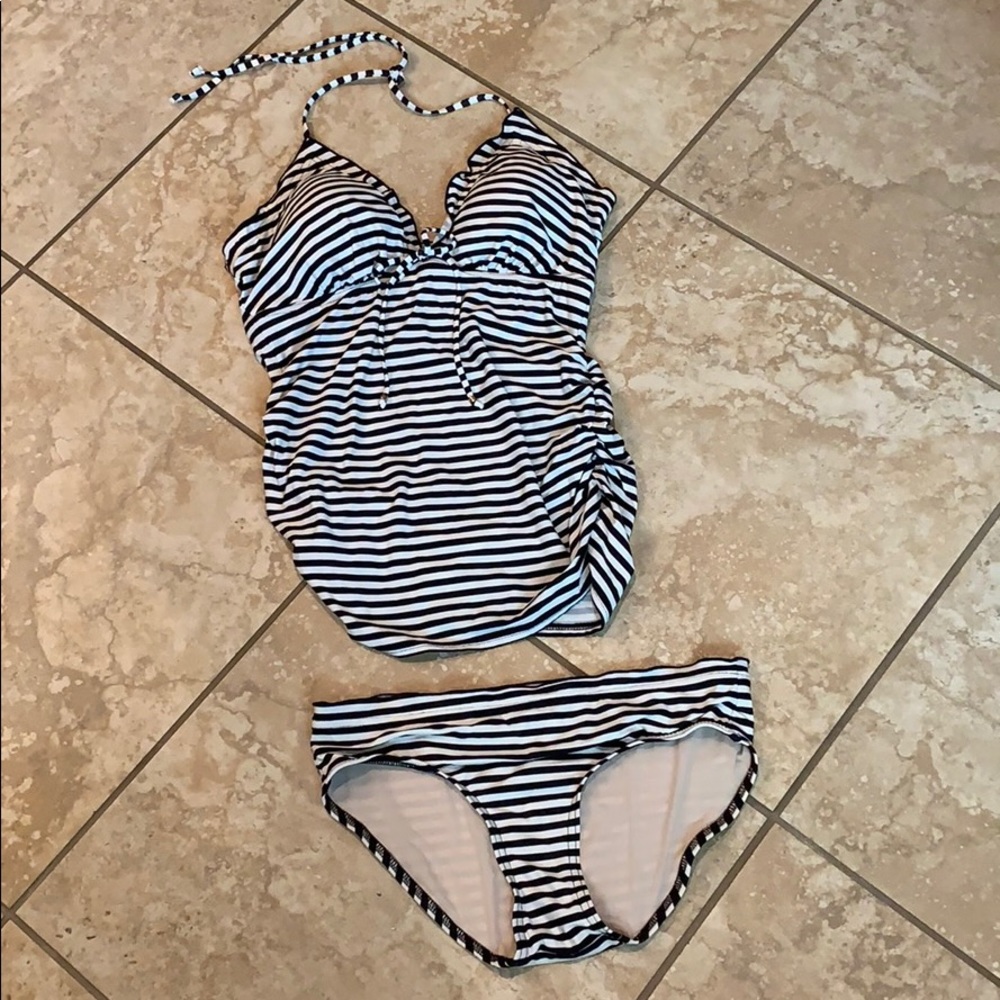 A Pea in the Pod maternity tankini
